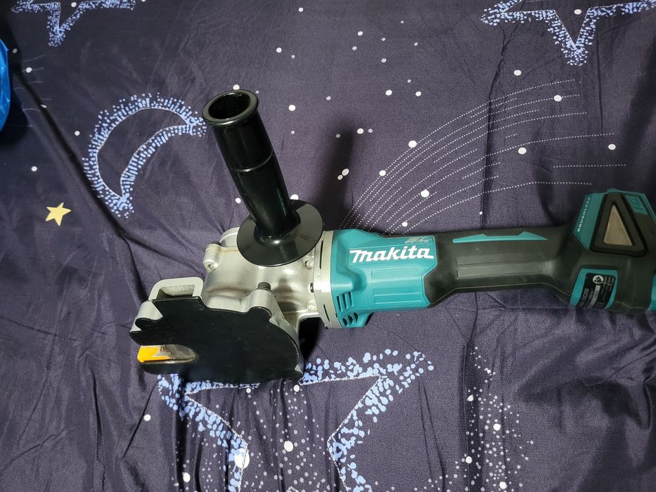 Vând MAȘINĂ TĂIAT FIER BETON MAKITA -sculă profesională