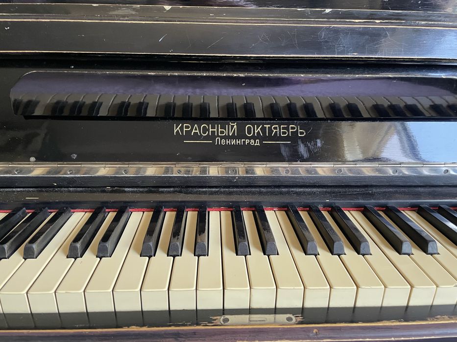 Krasniy oktyabr pianina sotiladi ideal holatda