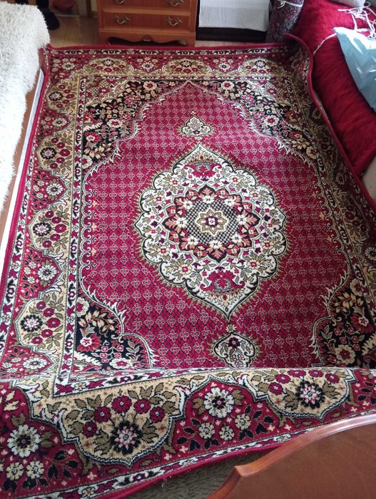 Прекрасен килим нов вълна