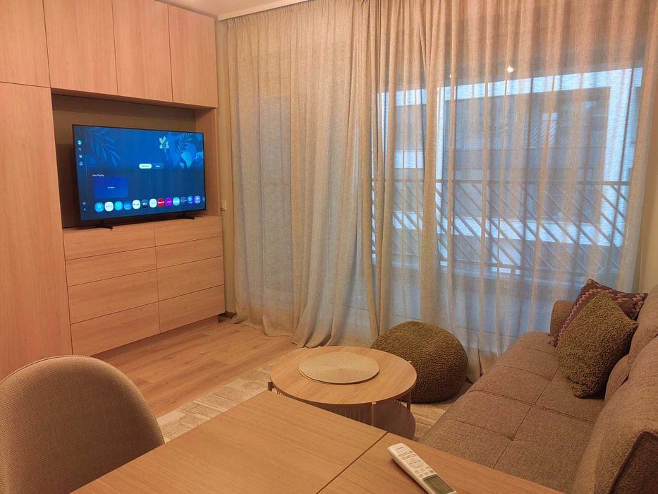 Дава се под наем Двустаен апартамент в София, Център - 75 кв.м за 448.8 € - Снимка #1