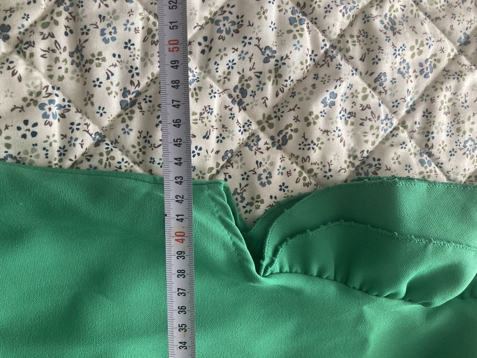 Зелена рокля , без следи от употреба.