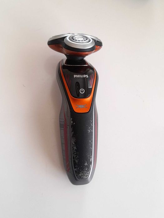 Електрическа самобръсначка Philips SW6700