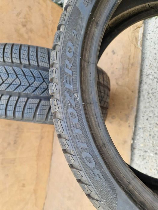 2 Pirelli R19 255/35 Зимни гуми  DOT3819