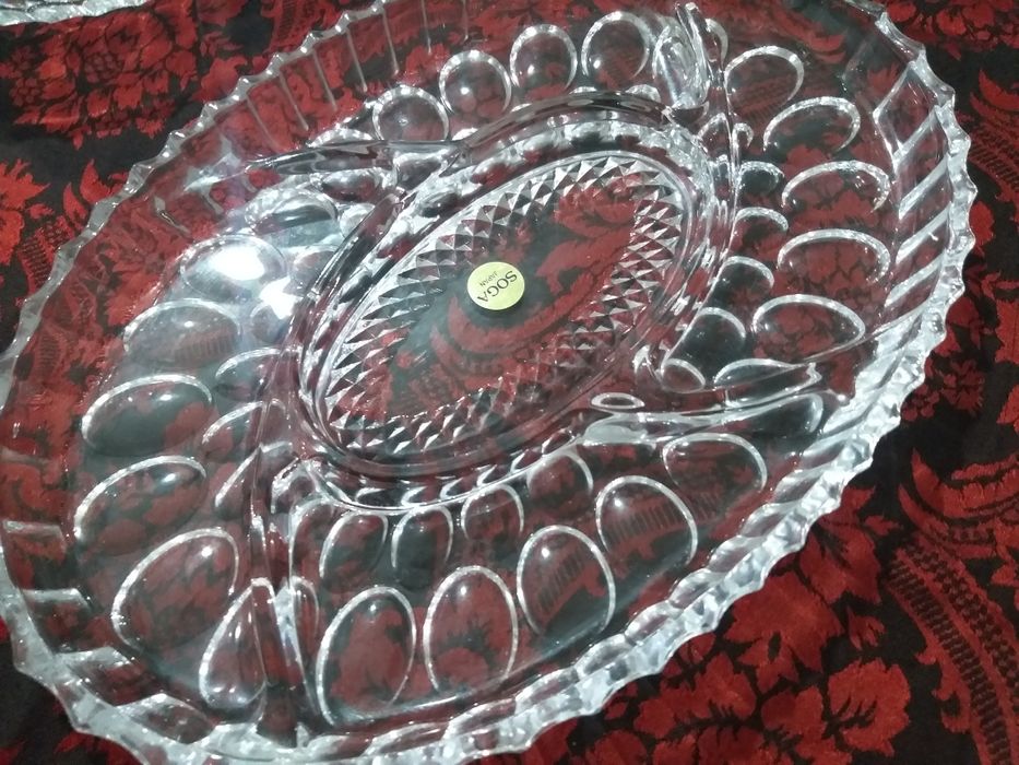 Стеклянная тарелка для сервировки