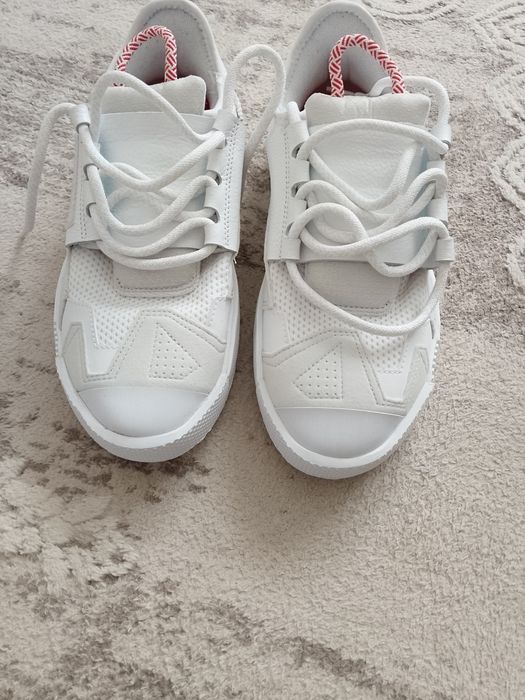 Продам летнюю обувь ,кроссовки .