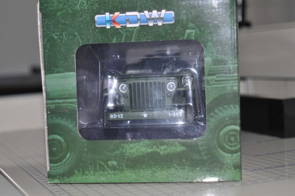 Модель джипа 1/18