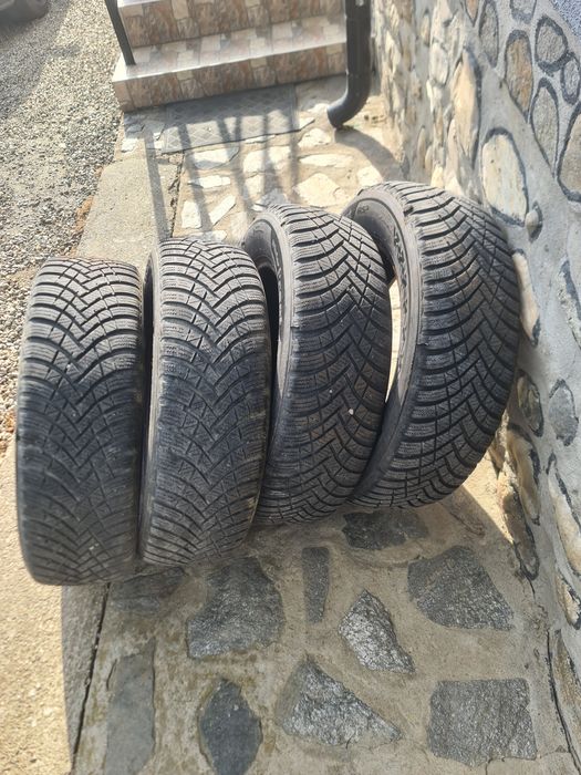 Vând anvelope 195 65 R15 Hankook