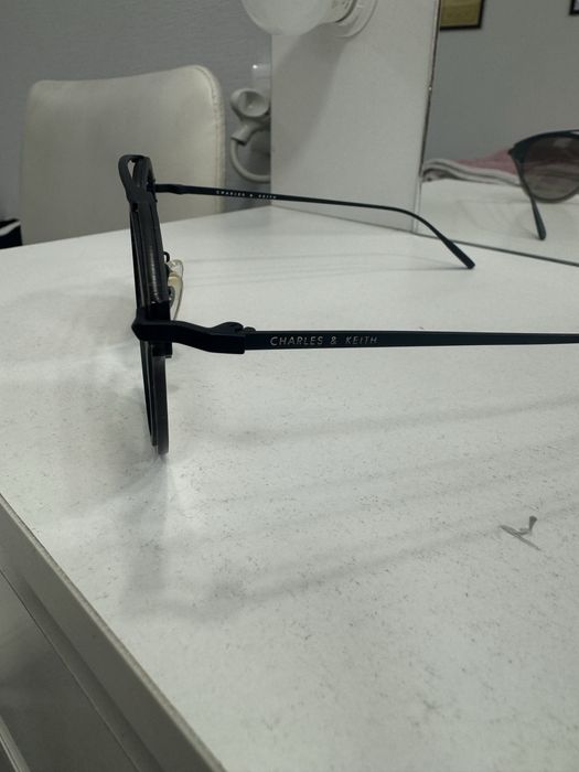 Очки charles&keith