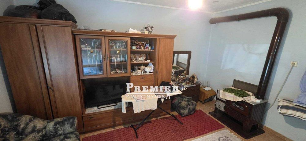Продава се жилищна къща с парцел в Камено