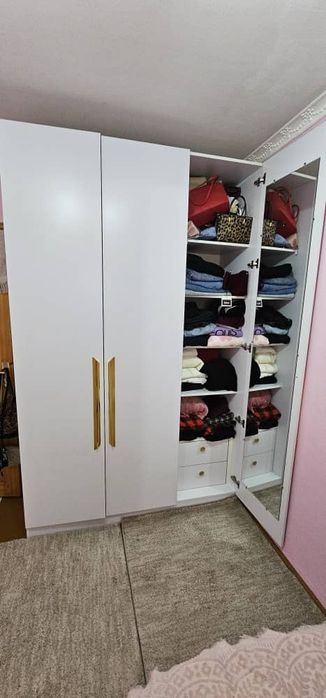 Срочно продаётся шифоньер цена недорого звоните договоримся