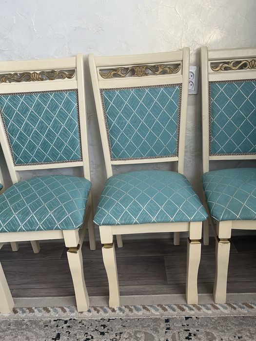 Продам стулья 10000 т