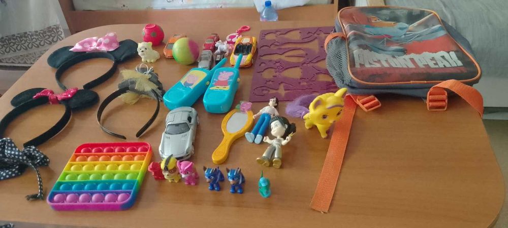 Детска играчки и раница