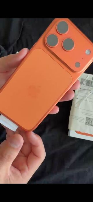 iPhone 17pro Orange