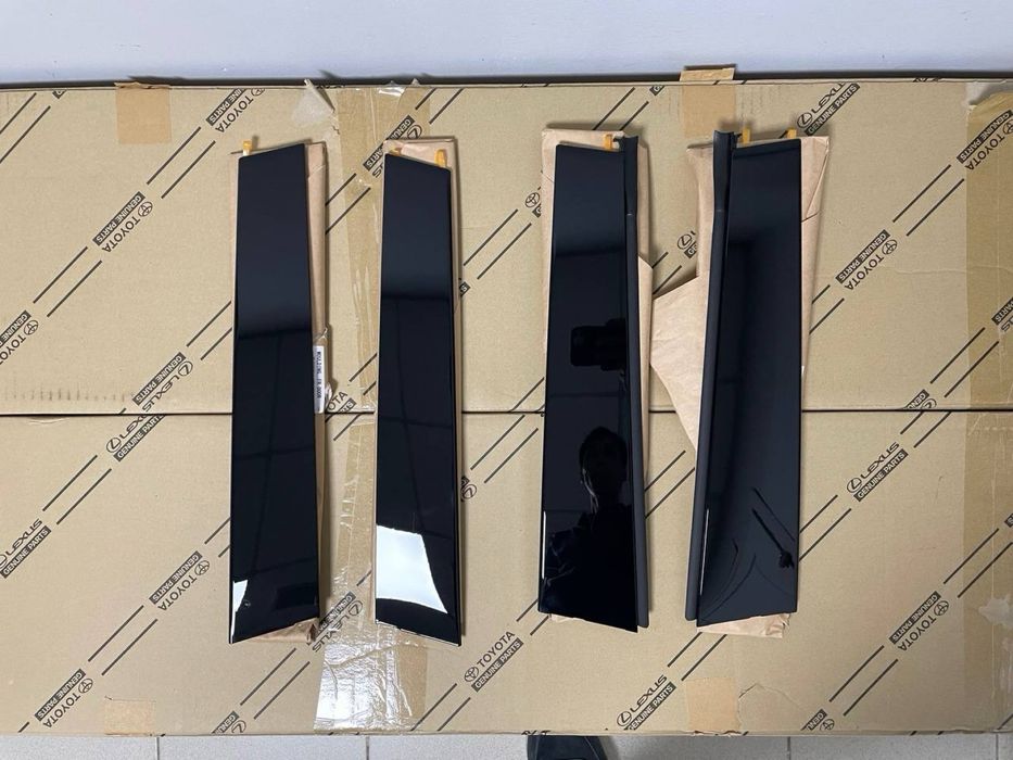 Молдинг стойки двери на Камри 70/75