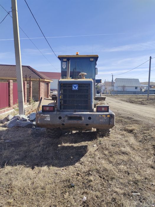 Погрузчик фронтальный LW-300F.