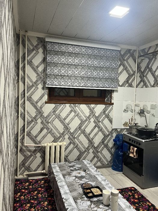 Uy sotiladi 7chi mikrorayon korzinka yonida 4-maktab yonida tryoxlesni