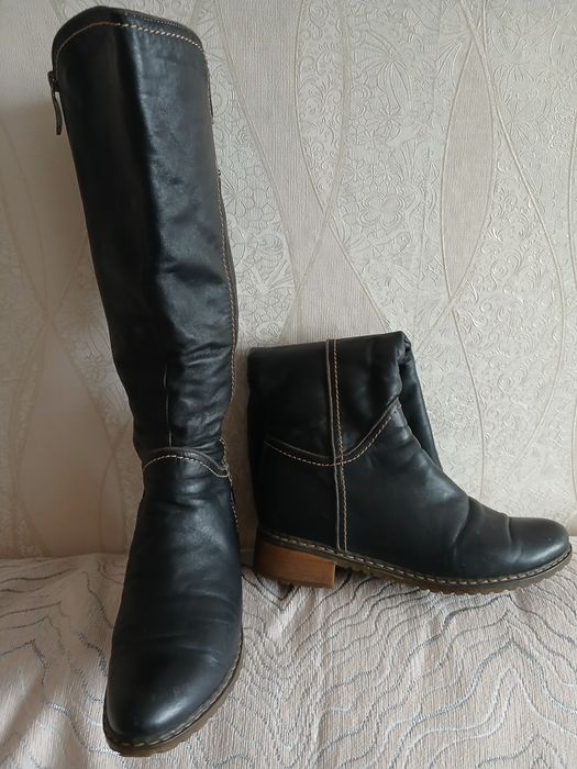 Продам недорого разную обувь.