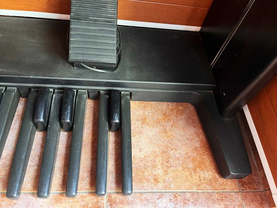 Eлeктрически орган Yamaha Electone HS-6