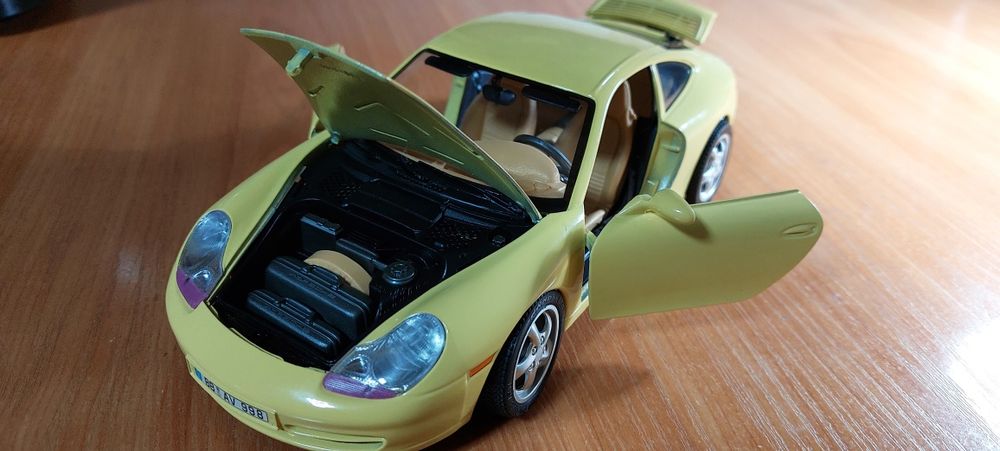 Масштабная модель автомобиля 1-18.