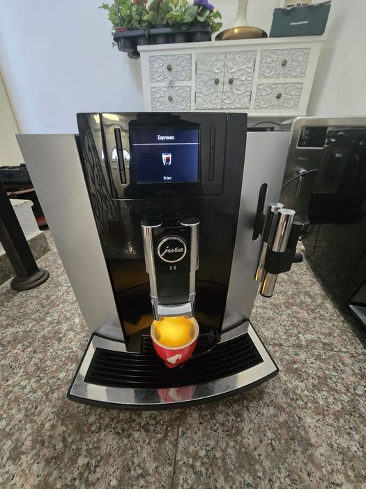 Кафемашина Jura e8