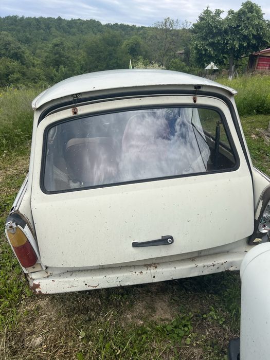 Трабанти 1988г на части