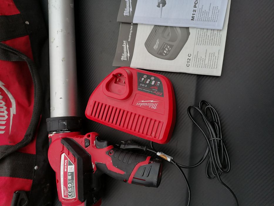 Pistol silicon, mastic, salam montaj parbrize. MILWAUKEE