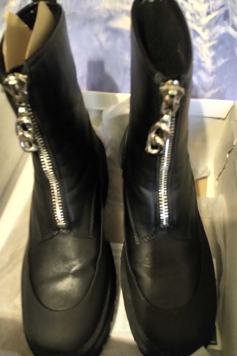 Зимни боти, купени от Дайхман CTW