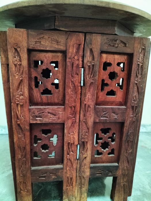 Продам индийский столик.