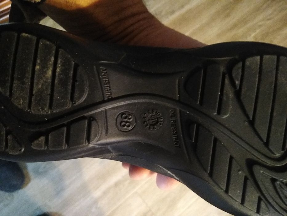 Pantofi pentru munca,mărimea 38.
