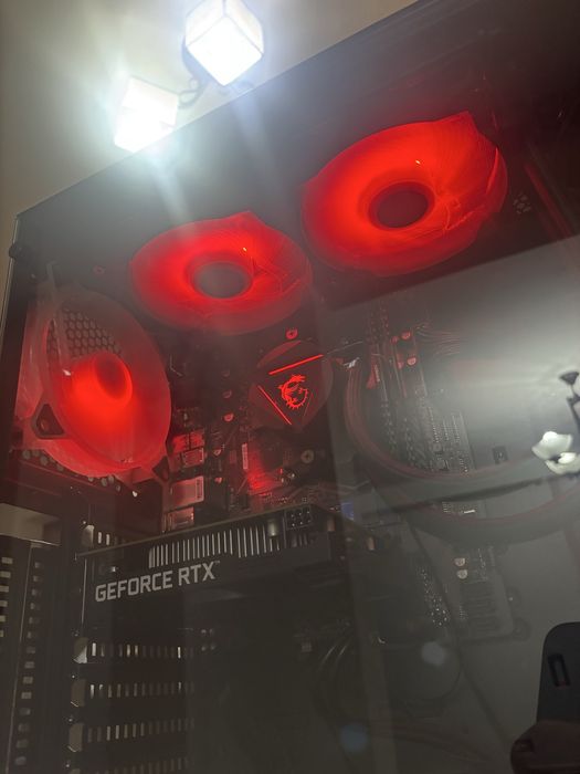 Se vinde PC GAMING , RTX 3050 cu Ryzen 7 5700x