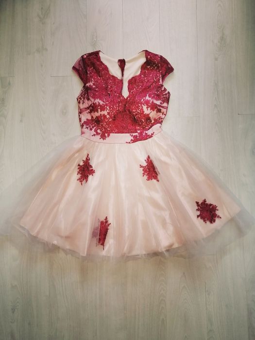 Vând rochii drăguțe!