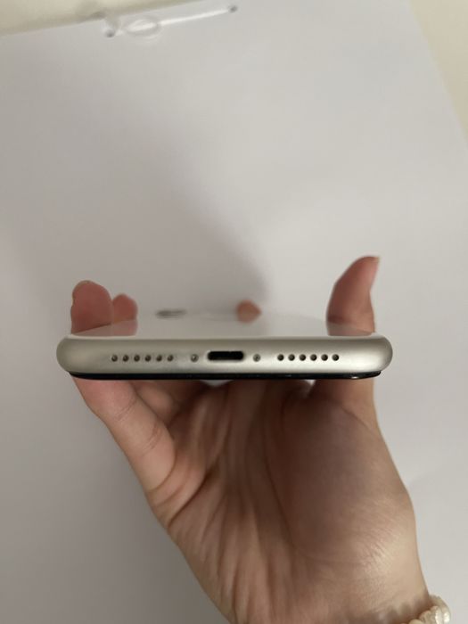 iPhone 11 в отличном состоянии.