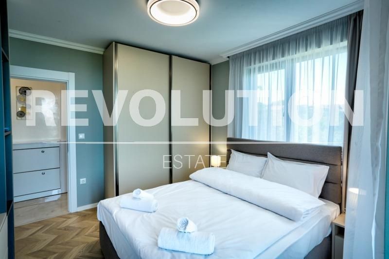 Дава се под наем Тристаен апартамент в Варна, Галата - 108 кв.м за 800 € - Снимка #3