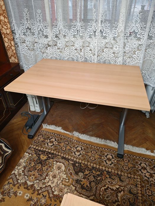 Birou și corp cu sertare impecabile