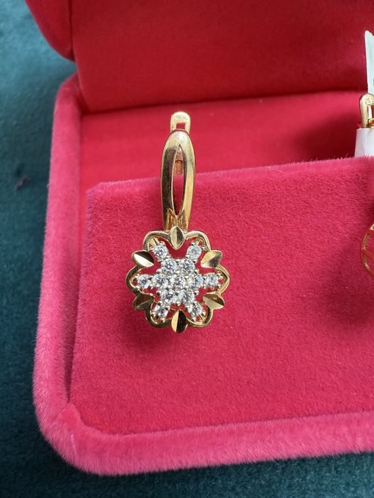 Золотые серьги с фианитами