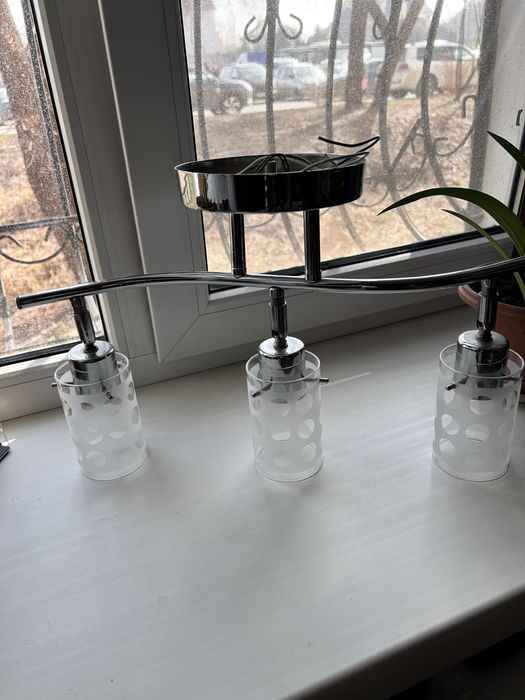 Люстра трёхрожковая