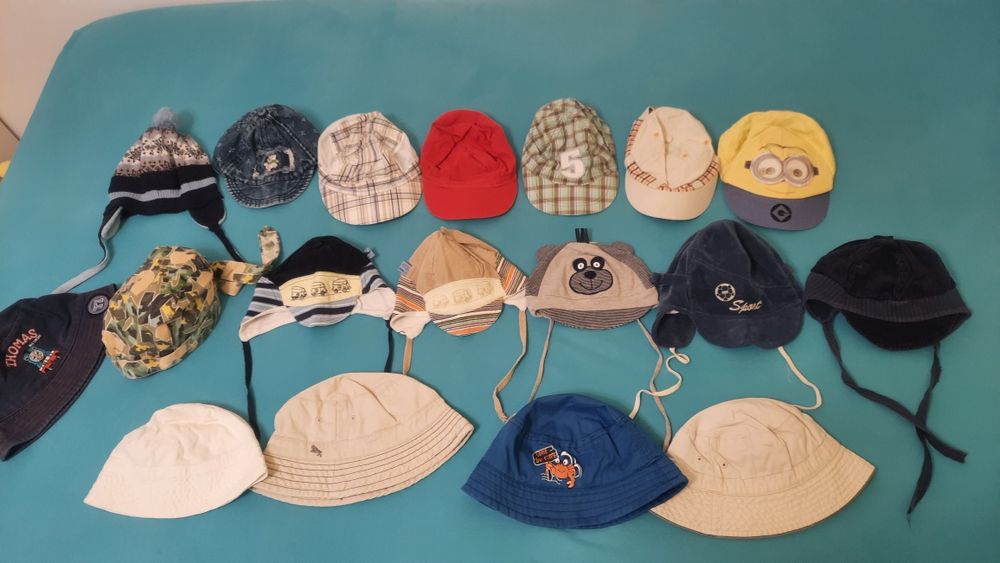 Lot căciulile și bascute bebe