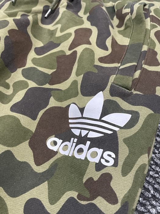 Adidas  камуфлаж анцуг L размер