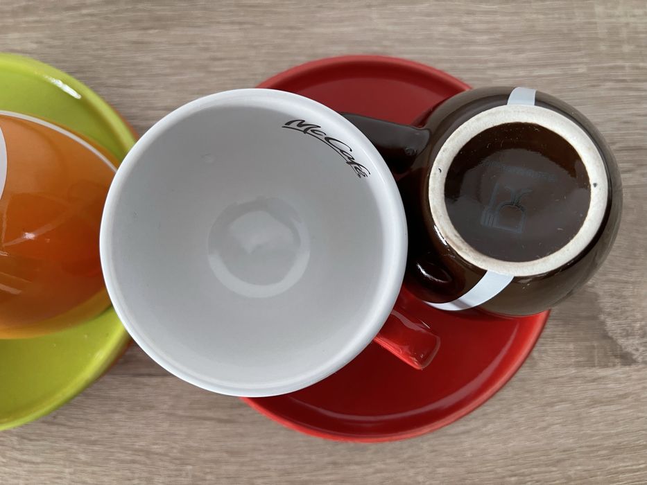 Set cani cu farfurii, colectia McCafe 2010