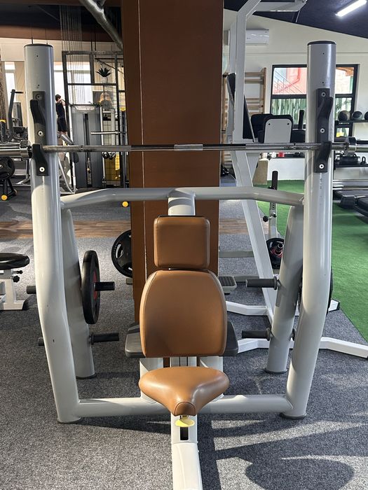 Vand presa umeri si aparat Matrix triceps