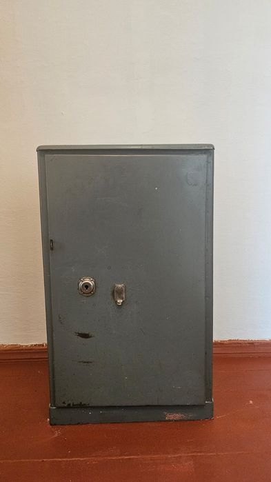 Сейф в хорошем состоянии.