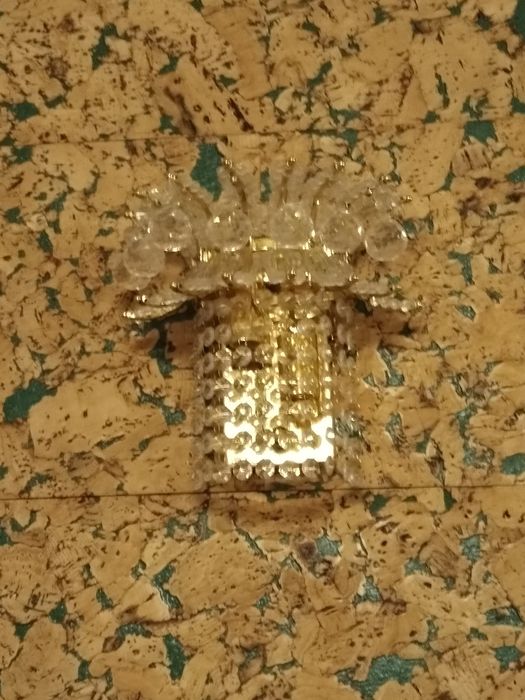 Люстры и бра разные