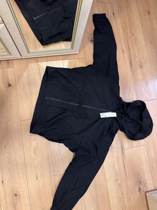 Ветровка мужская UNIQLO новая черного цвета. Размер L