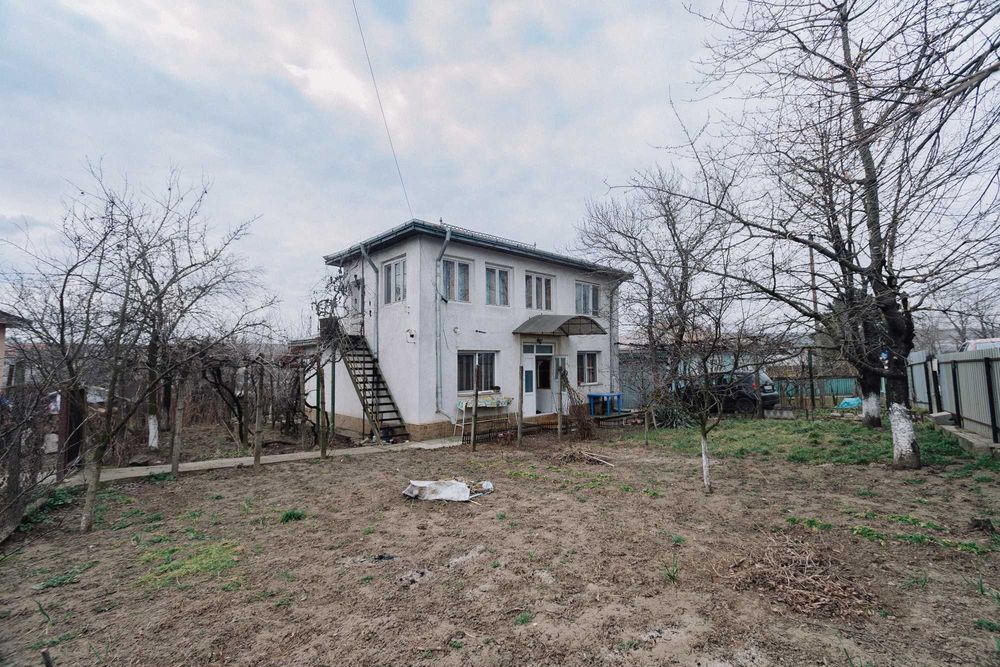 Vand casa cu etaj, in localitatea Trusesti, judet Botosani