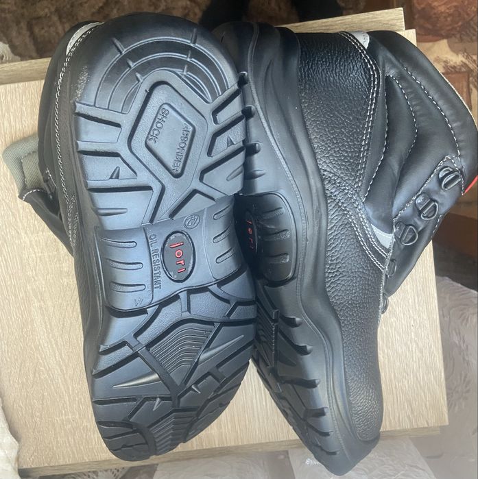 Работни обувки с бомбе