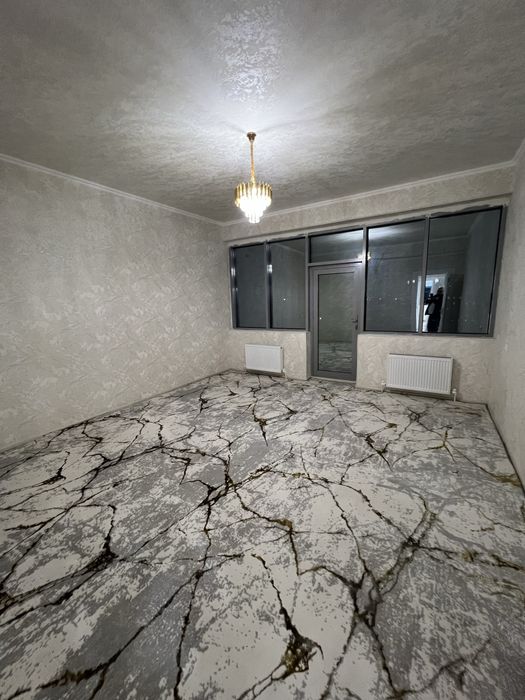 Навои шахардан 3 хоналик  квартира сотилади  7 этаж. 137 квадрат метр