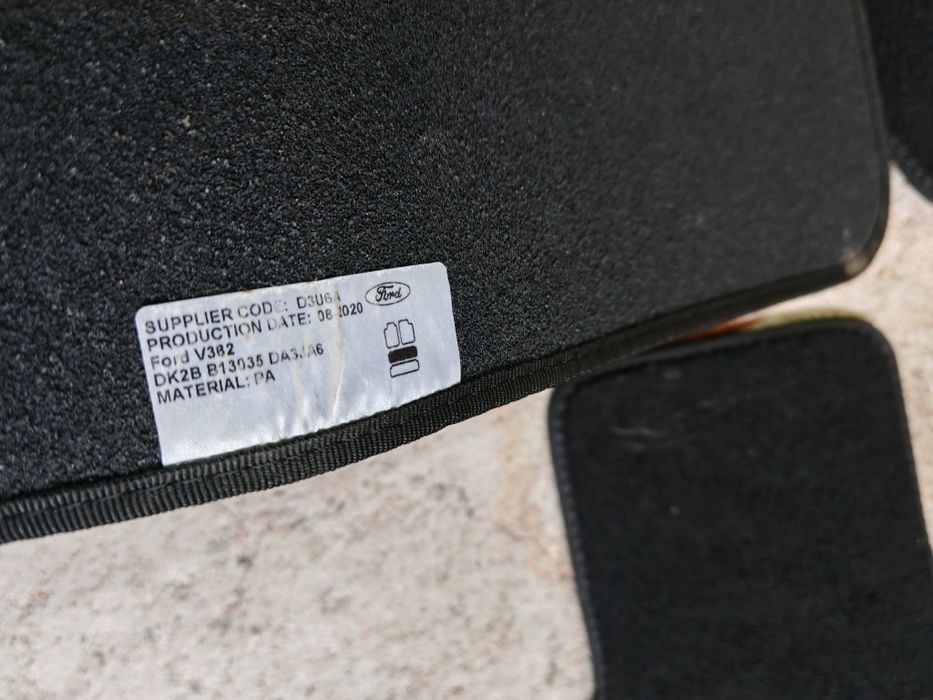 Продавам оригинални  стелки за Ford Transit Custom