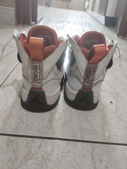 Adidasi jordan impecabili