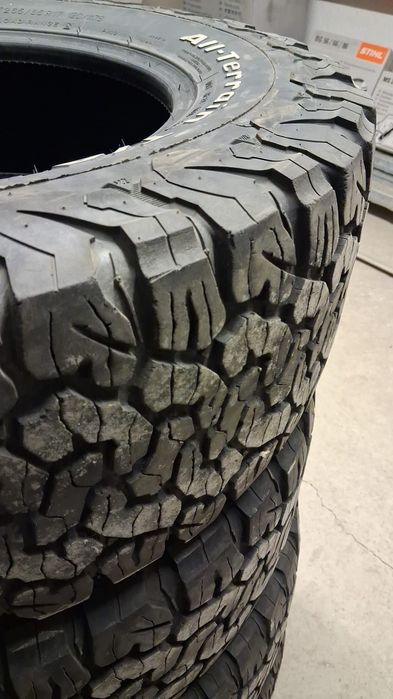 Vand cauciucuri AT 4 buc proape noi AT 265/65 R17.
Fără defect