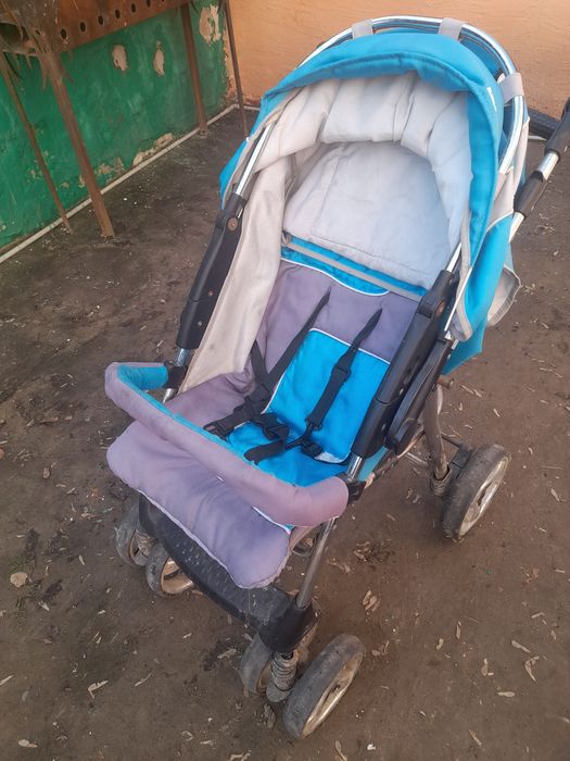 Коляска с люлькой